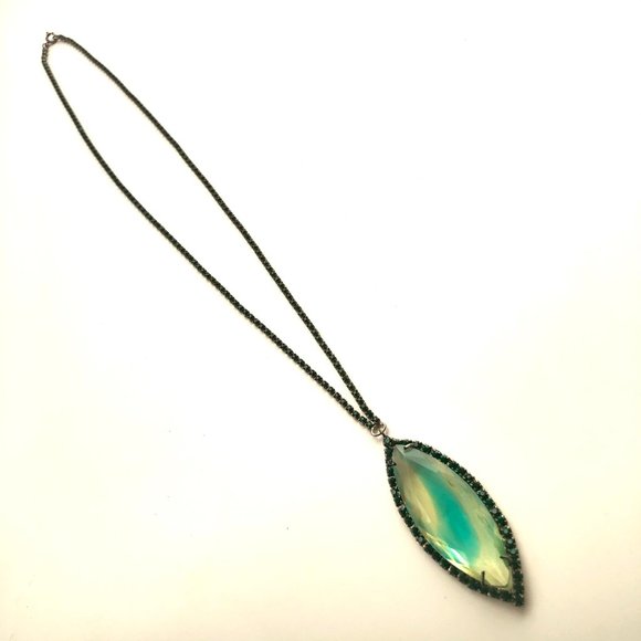VINTAGE GREEN RHINESTONE PENDANT NECKLACE - Picture 4 of 5